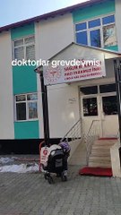 Böyle doktorların lisansı ellerinden alınmalı! Karı yara yara geldikleri sağlık ocağında grev varmış!