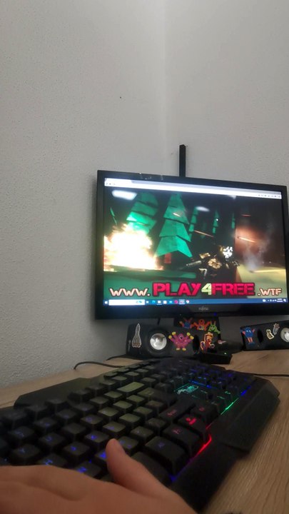 I played pixel warfare v2 unity 3D game