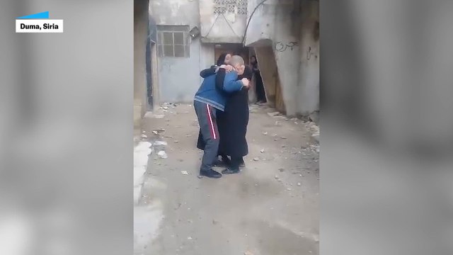 El reencuentro de Mahmud con su madre en Duma, tras ser liberado de prisión