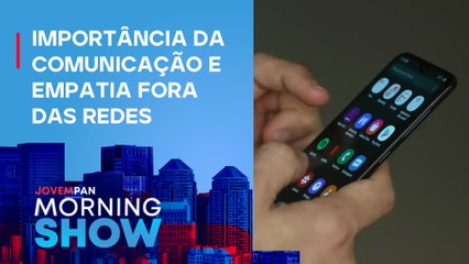 Inglesa faz 300 AMIGAS pelas REDES SOCIAIS após postagem
