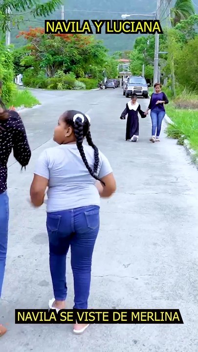 Navila y Luciana vestida de merlina  #humor #navila  #navilayluciana