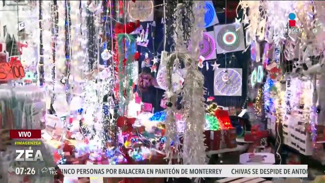 Así la venta de artículos navideños en el Mercado Sonora, en la CDMX