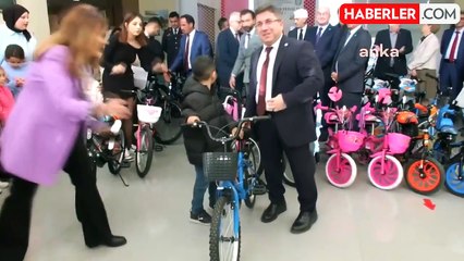 Balıkesir'de Öğrencilerden Sosyal Sorumluluk Projesi: Bisiklet Dağıtımı Yapıldı