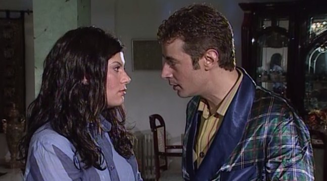 اتخانق مع مراته عشان عاوزاه يروح يعيش مع ابوه عشان فلوسه ويبعد عن امه #احلام_فى_البوابة