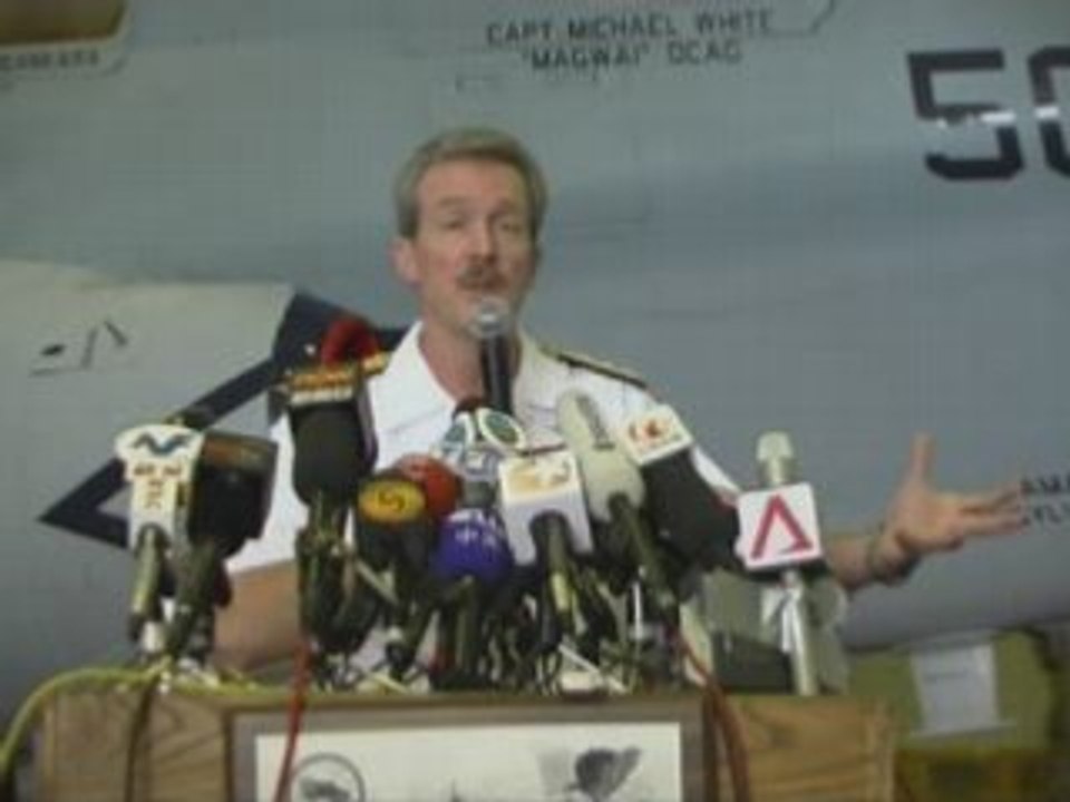 USS Kitty Hawk bids farewell to Hong Kong