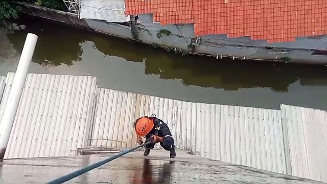 Menyewa Jasa Pengecatan Gedung Tinggi yang Tepat untuk Proyek Anda