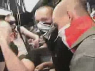 Video gamins noirs agréssés par une horde de nazis -