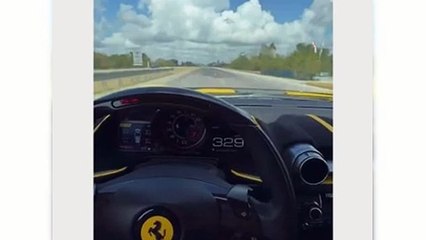 Conductor muestra cómo alcanza más de 300 km/h en carretera de RD