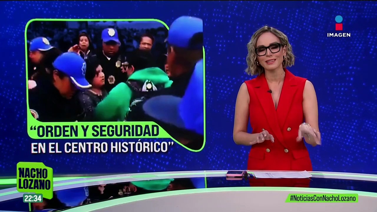 Así se enfrentaron policías y vendedores ambulantes en operativo para retirarlos del Zócalo