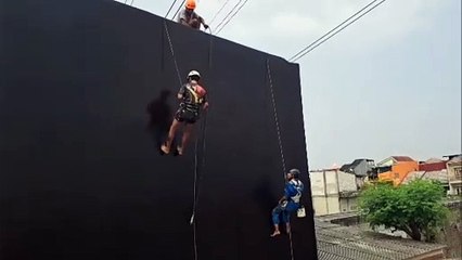 Pengecatan Gedung Tinggi Bertingkat: Menggunakan Cat Berkualitas Tinggi