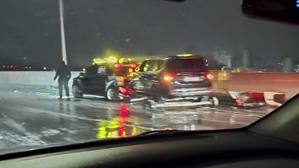 수원광명고속도로 연쇄 교통사고..."눈길에 미끄러져" / YTN