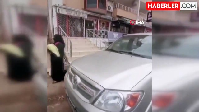 Kucağındaki Bebekle Dilenen Kadın Zabıta Ekiplerince Yakalandı