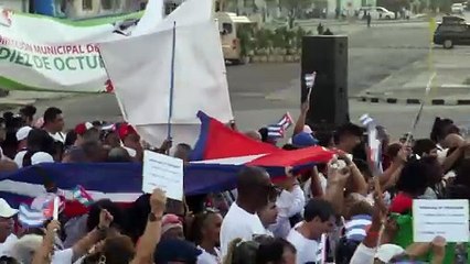 Multitudinaria marcha contra el bloqueo frente a embajada de EEUU en Cuba
