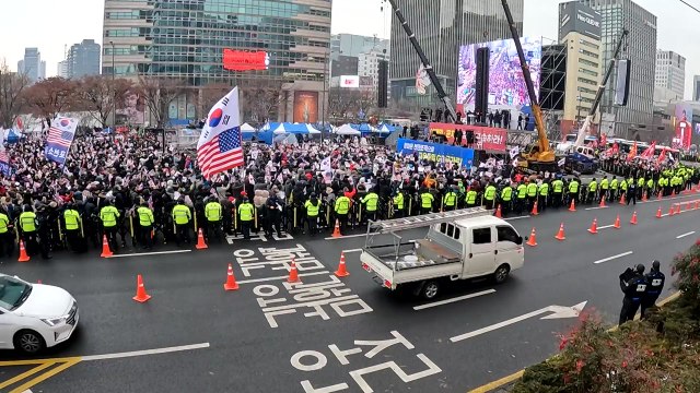 비상계엄, 정당한 결단 ...탄핵 반대 집회도 잇따라 / YTN