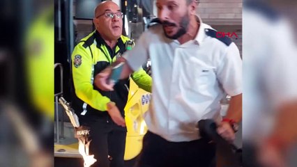 İETT şoförü yolcuya sinirlendi, aracı yolun ortasında bırakıp gitti