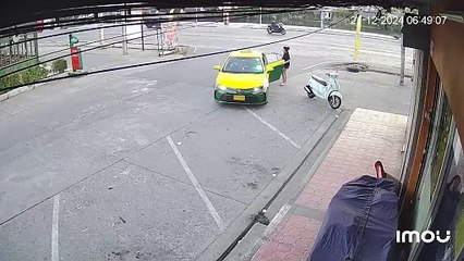 ตำรวจเร่งไล่ล่าตัวสาวดี้ ลั่นไกรัว 6 นัด ปลิดชีพแฟนสาวทอมคาบ้านพัก (มีคลิป)