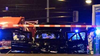 Une voiture fonce sur un marché de Noël en Allemagne