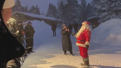Babbo Natale 'protagonista' vertice Nord-Sud, accoglie Meloni e canta Jingle Bells - Video