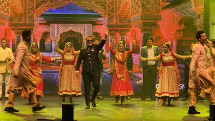 "मधुर सुनहरी यादों" में कलाकारों ने बांधा समां