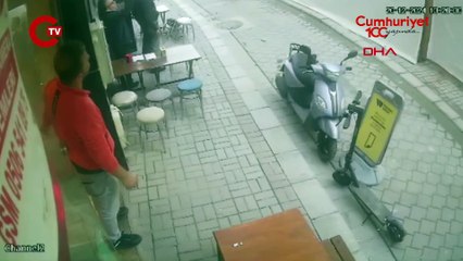 Faciadan dönüldü... Sokağa beton parçaları düştü!