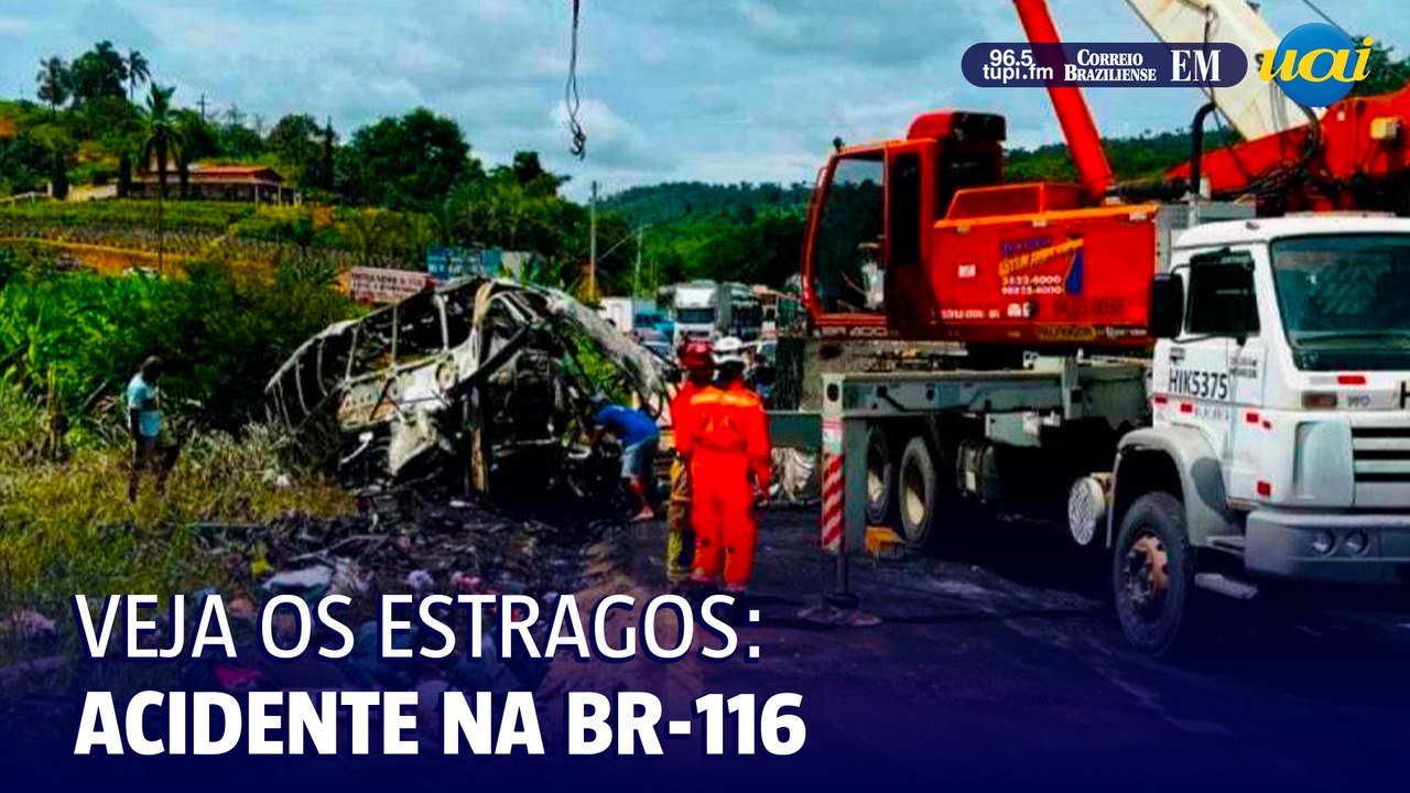 Veja os estragos do acidente na BR-116 envolvendo ônibus, carro e carreta