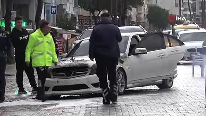 Alanya’da park halindeki lüks otomobil yandı