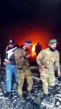 Muhalifler, o mezarı ateşe verdi! Tüyleri diken diken eden görüntüler