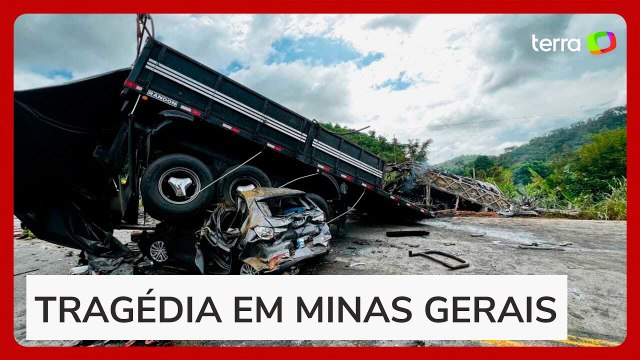 Grave acidente entre ônibus, carreta e carro deixa 22 mortos na BR-116, em Teófilo Otoni (MG)