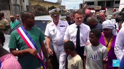 Macron escucha necesidades de habitantes de Mayotte tras ciclón Chido
