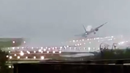 Flugzeug musste während des Zyklons Fengal die Landung nur wenige Meter über der Landebahn abbrechen