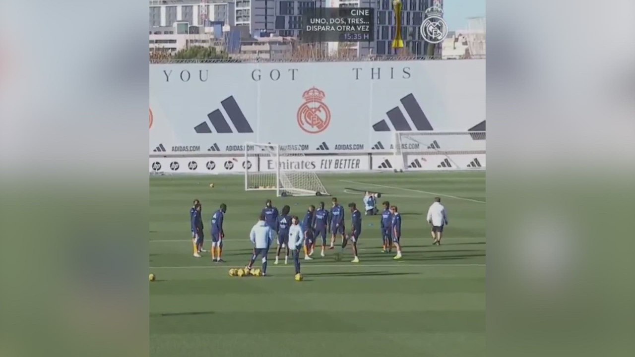 Jude Bellingham celebrando un caño a Kylian Mbappé