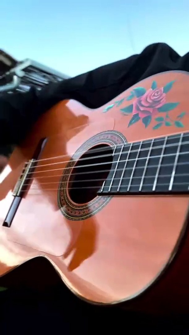 ⁣How to play Spanish wooden guitar fingerstyle rhythmic song scratching pattern musical performance s