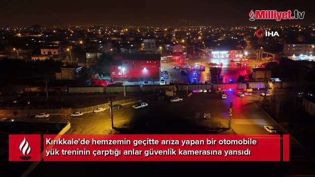 Hemzemin geçitte faciadan dönüldü: Trenin otomobile çarptığı an kamerada