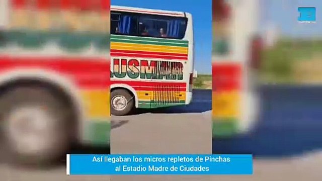 Así llegaban los micros repletos de Pinchas al Estadio Madre de Ciudades