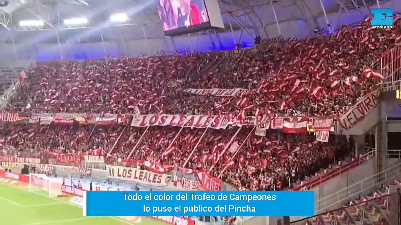 El color del Trofeo de Campeones lo puso la hinchada de Estudiantes