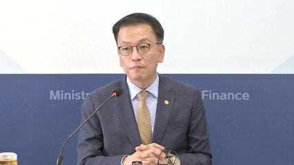 "내년부터 면세 주류 2병 제한 없앤다...2L·400달러 규정은 유지" / YTN