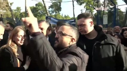 İzmir’de Laiklik yürüyüşünde AKP’li Menemen Belediye Başkanı protesto edildi