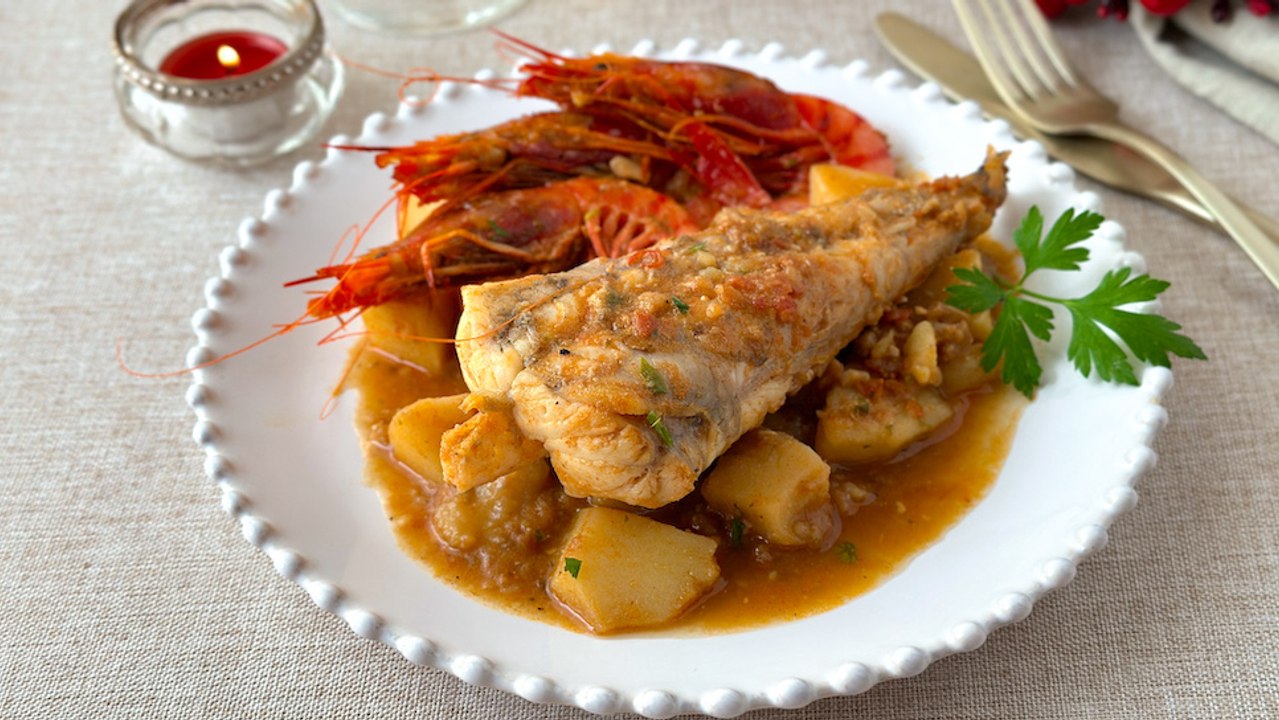 Caldereta de cola de rape con gamba roja - Cocina Fácil