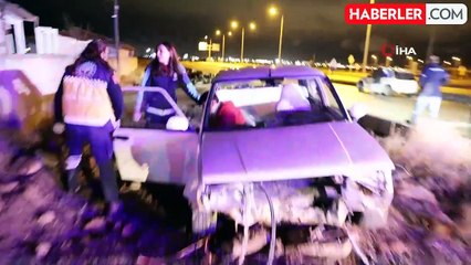 Tofaş otomobili refüje çıkarak hurdaya döndü: 2 yaralı