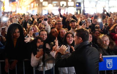 David Bisbal canta villancicos por Navidad en La Real Casa de Correos ante miles de madrileños