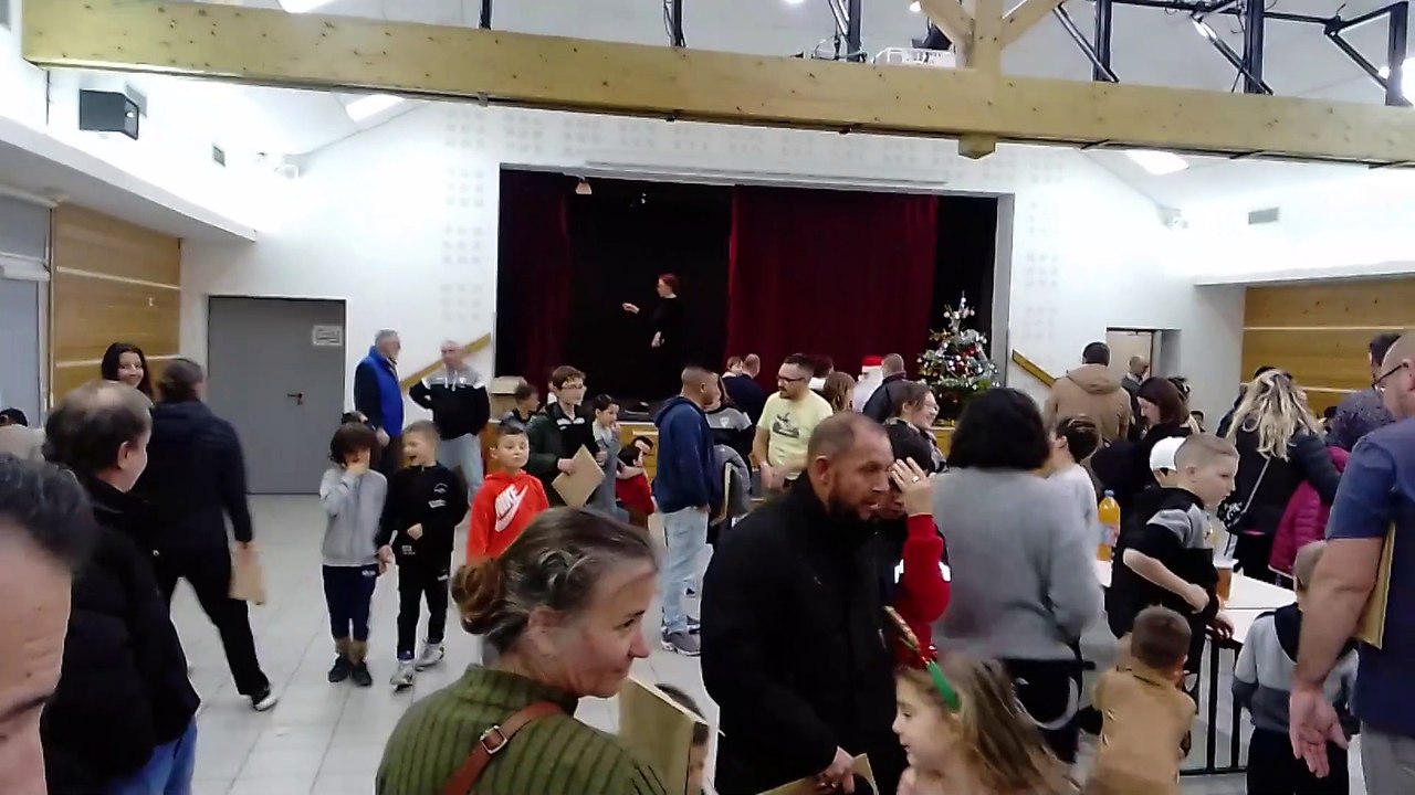 Arbre de Noël avec le FC Collines