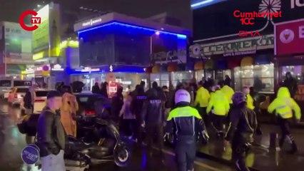 Çekmeköy'de hareketli anlar... Polis otosuna çarpan sürücünün yakınları polise saldırdı Yaralılar ve gözaltılar var!