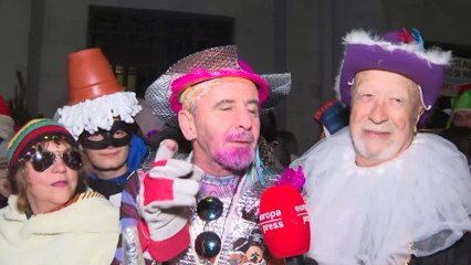 Ciudadanos acuden al Teatro Real para vivir el Sorteo de Navidad