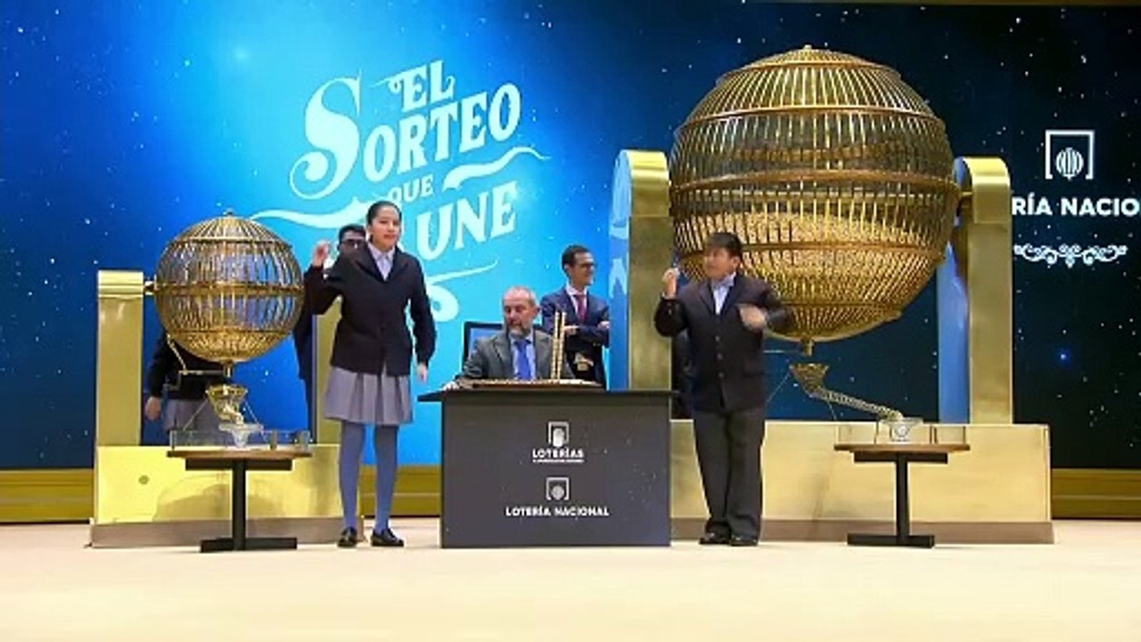 Quinto premio: 45456. Es el cuarto quinto premio de los ocho que se reparten y se recompensa con 6.000 euros por décimo. Es decir, por cada euro jugado, se pueden obtener 300 euros