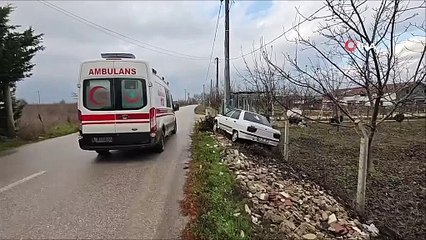 Kontrolden çıkan otomobil direğe çarptı: 2 yaralı