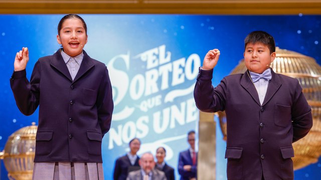 El Gordo y el segundo premio de la Lotería de Navidad 2024 desatan la locura del Teatro Real