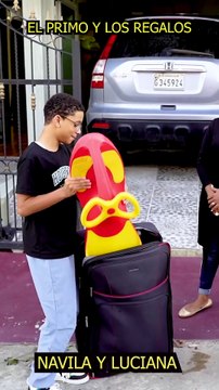 LOS REGALOS DEL PRIMO NAVILA Y LUCIANA #navilayluciana #humor #elprimo