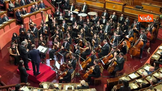 La Russa consegna a Muti la Campanella del Senato a termine del Concerto di Natale in Aula