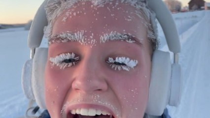 Girl decides to run in -17°c cold, had no idea she'd turn into a snowman