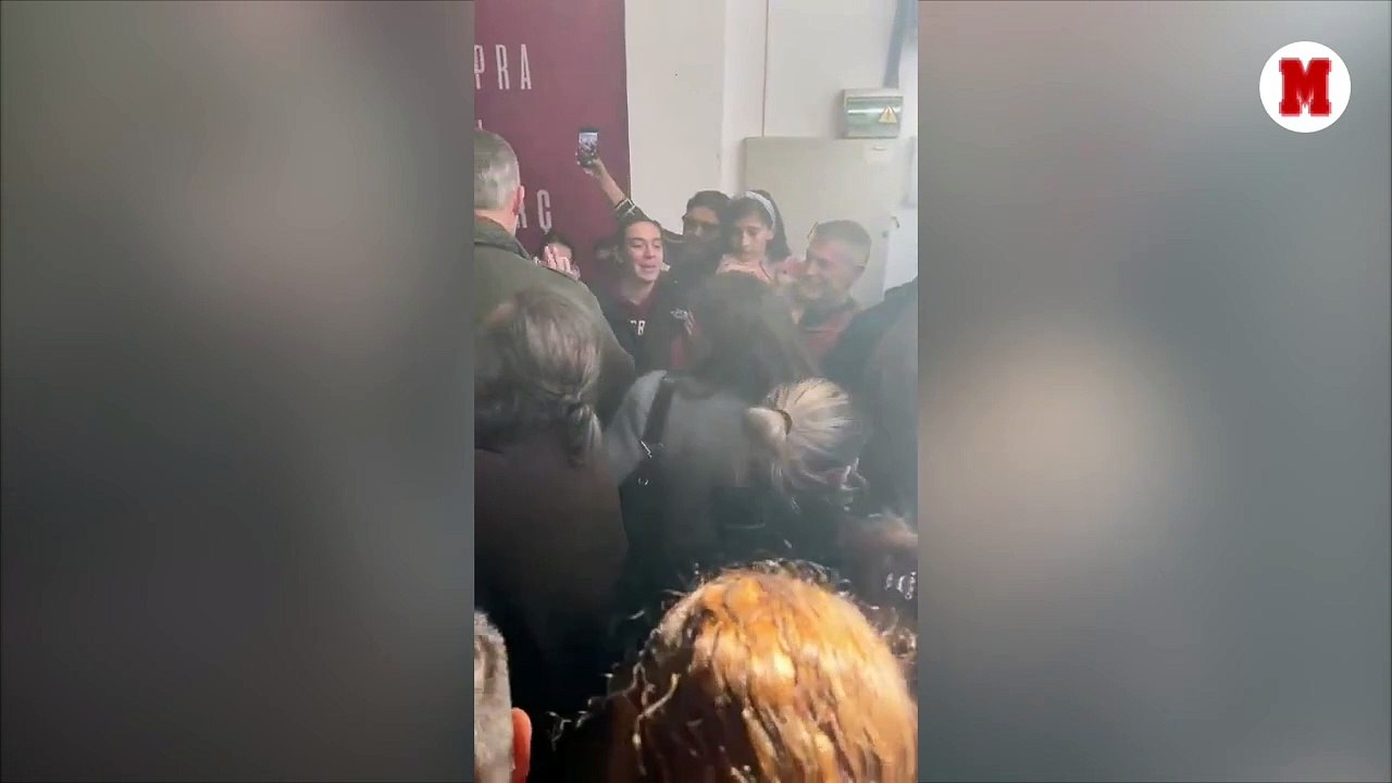 Felipe VI y Letizia Ortiz, acompañados de Leonor y Sofía, visitan Catarroja después de caer el tercer premio de la Lotería de la Navidad